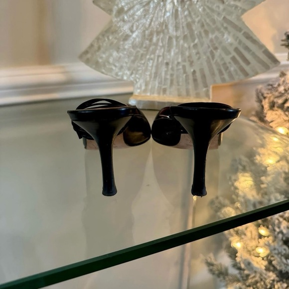 Vera Wang - Leather T-Strap Heels - Picture 5 of 10